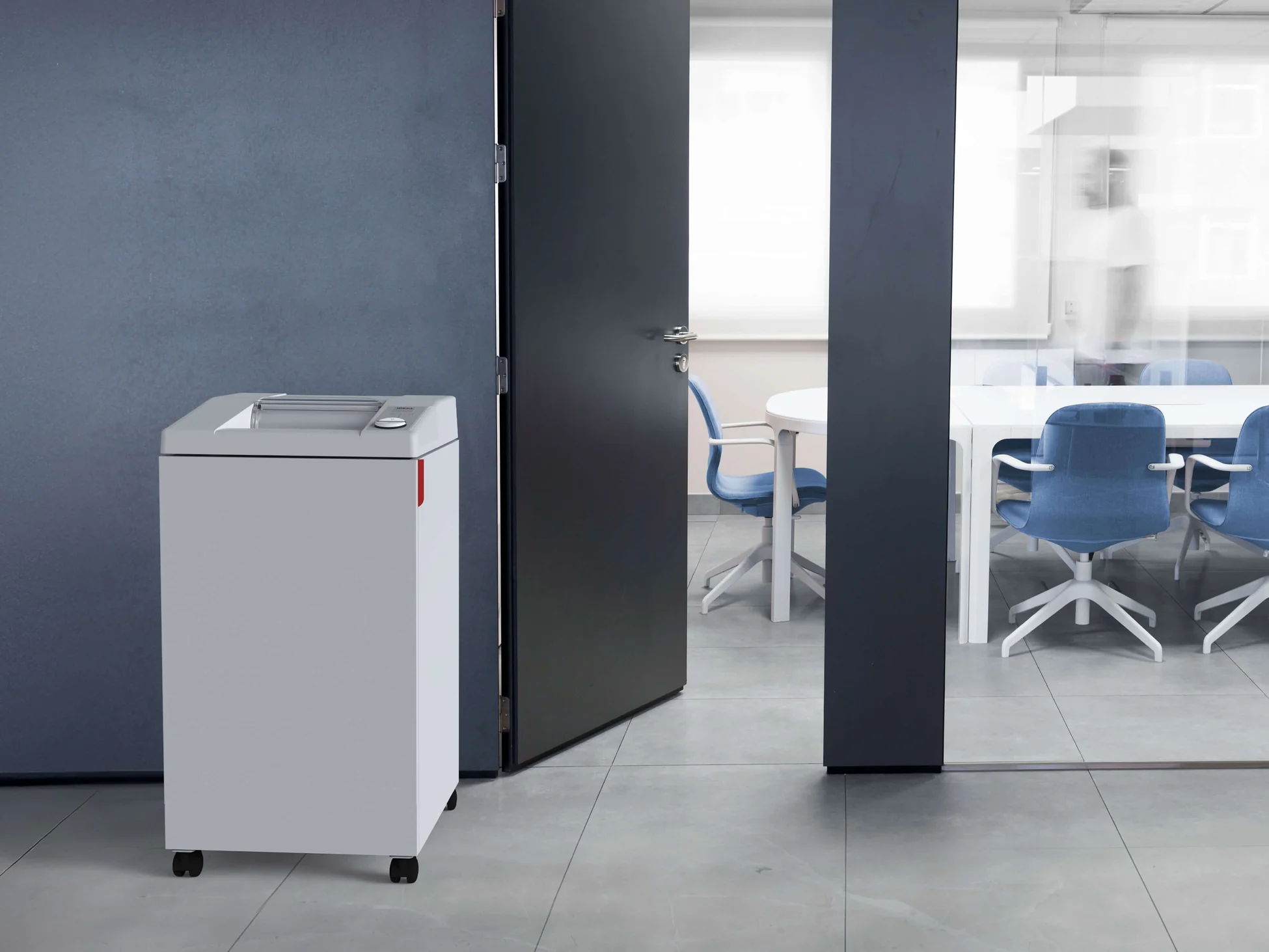 Modern ofiste IDEAL 2604 evrak imha makinesi